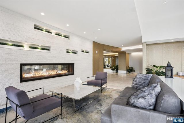 9 Ave At Port Imperial 513, West New York, NJ 07093