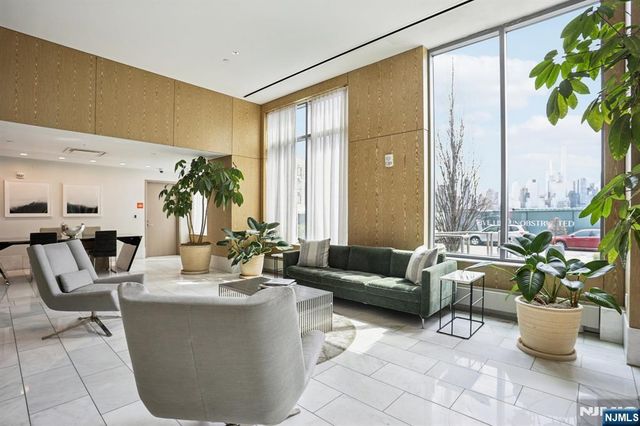 9 Ave At Port Imperial 513, West New York, NJ 07093