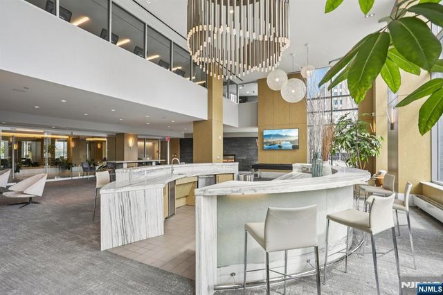 9 Ave At Port Imperial 513, West New York, NJ 07093