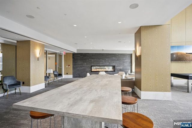 9 Ave At Port Imperial 513, West New York, NJ 07093