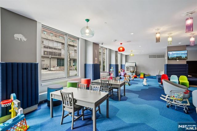 9 Ave At Port Imperial 513, West New York, NJ 07093