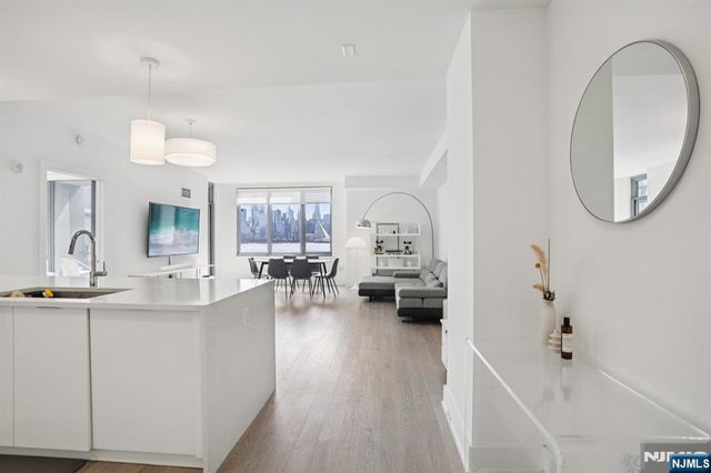 9 Ave At Port Imperial 513, West New York, NJ 07093