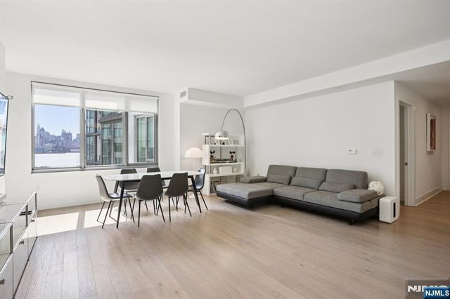 9 Ave At Port Imperial 513, West New York, NJ 07093