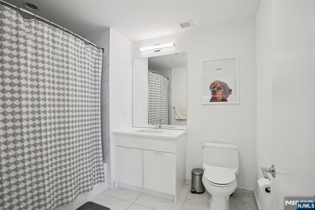 9 Ave At Port Imperial 513, West New York, NJ 07093