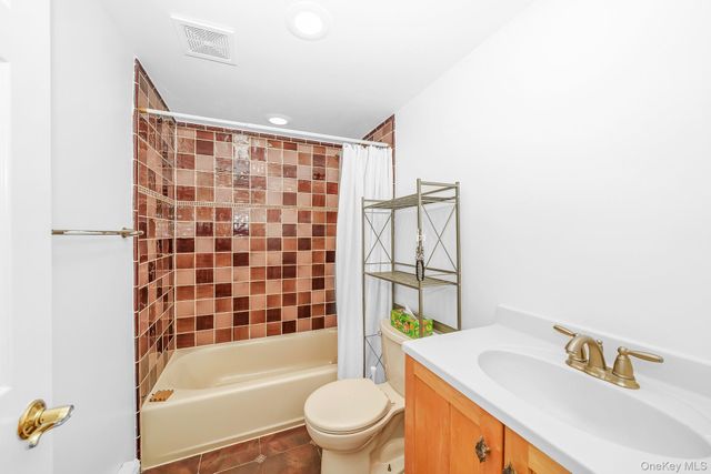 209 Claxton Avenue, Bellmore, NY 11710
