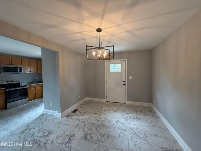 203 Stewart Avenue, Clinton, NC 28328