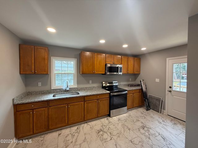 203 Stewart Avenue, Clinton, NC 28328