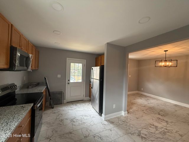 203 Stewart Avenue, Clinton, NC 28328