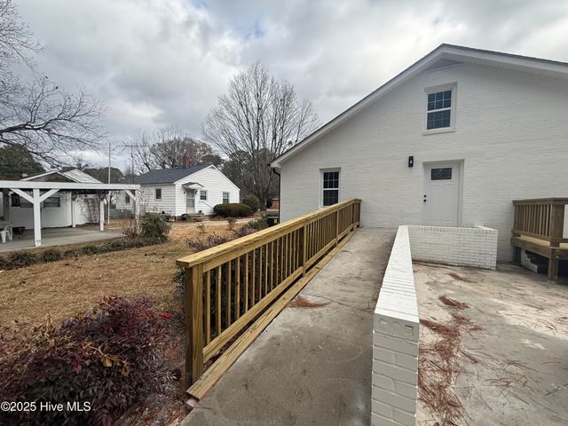 203 Stewart Avenue, Clinton, NC 28328
