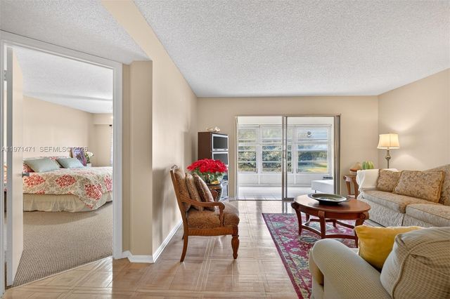 900 SW 125th Way 409R, Pembroke Pines, FL 33027