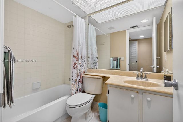 900 SW 125th Way 409R, Pembroke Pines, FL 33027