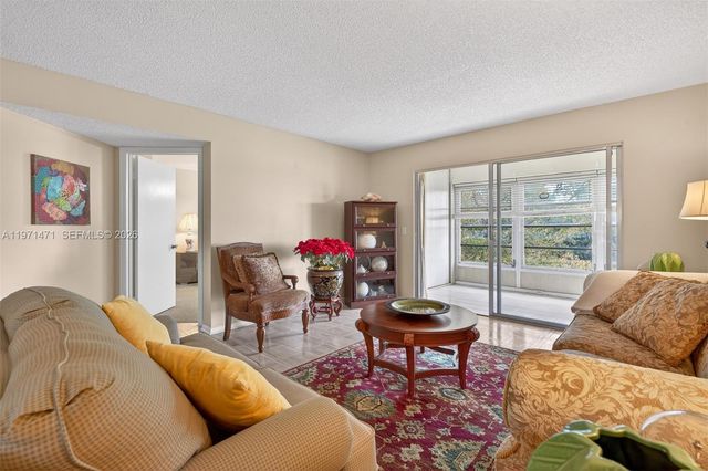 900 SW 125th Way 409R, Pembroke Pines, FL 33027