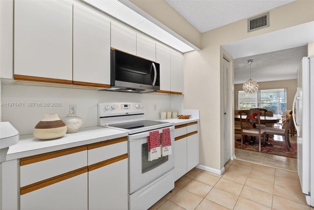 900 SW 125th Way 409R, Pembroke Pines, FL 33027