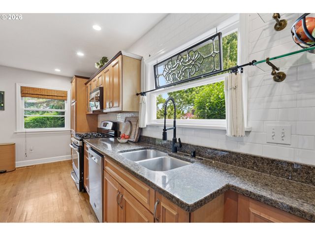 125 W 37TH St, Vancouver, WA 98660