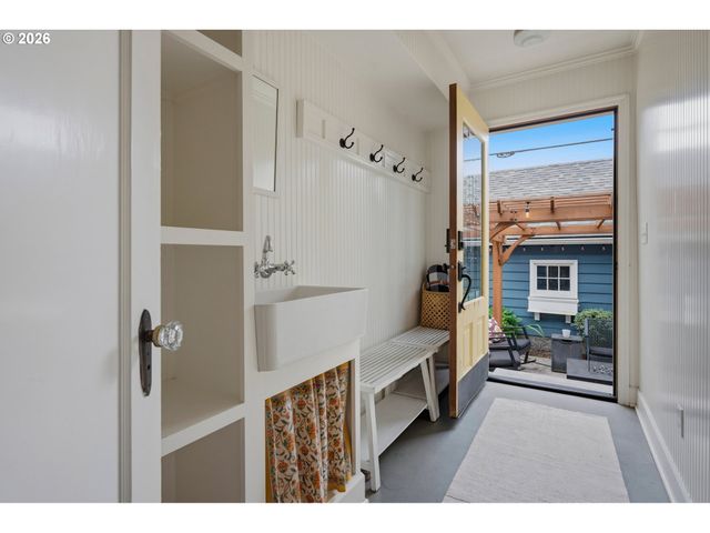 125 W 37TH St, Vancouver, WA 98660