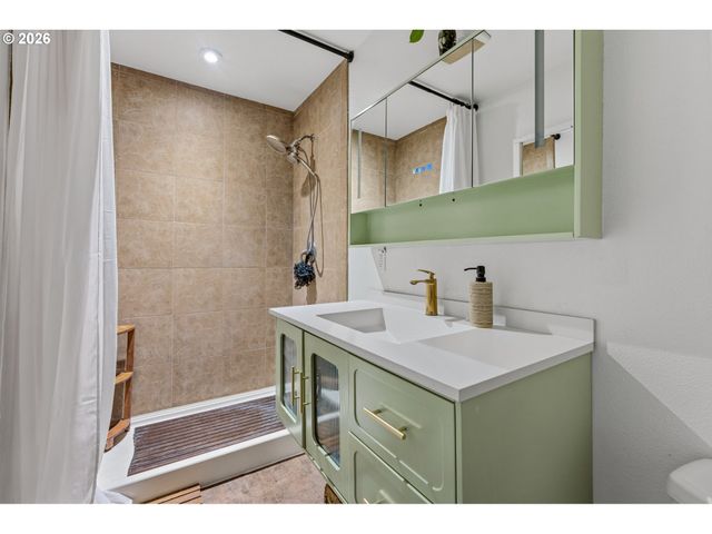 125 W 37TH St, Vancouver, WA 98660