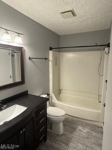 4015 Marks Road 2D, Medina, OH 44256