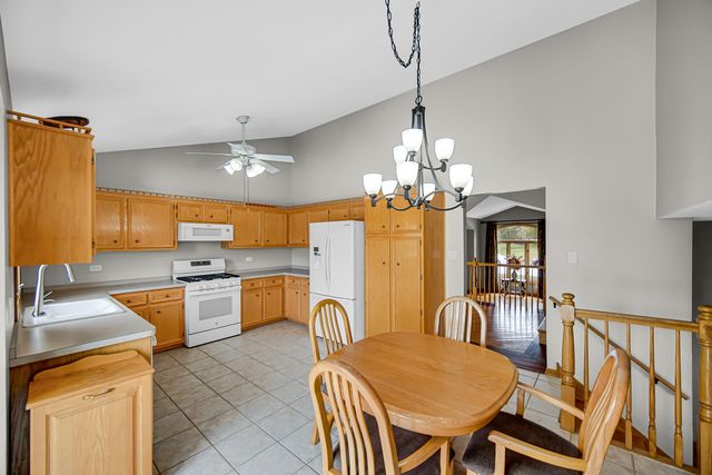 8544 Meadows Edge Trail, Tinley Park, IL 60487