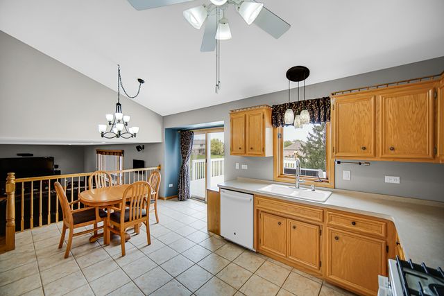 8544 Meadows Edge Trail, Tinley Park, IL 60487