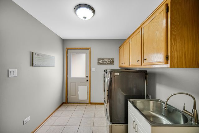 8544 Meadows Edge Trail, Tinley Park, IL 60487