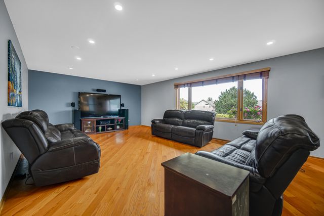 8544 Meadows Edge Trail, Tinley Park, IL 60487