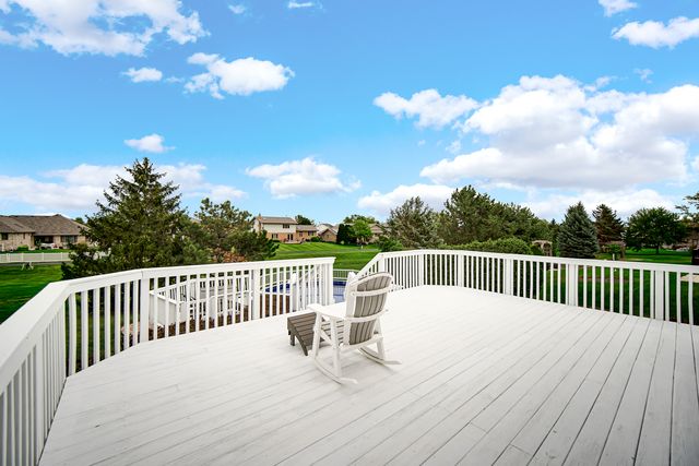 8544 Meadows Edge Trail, Tinley Park, IL 60487