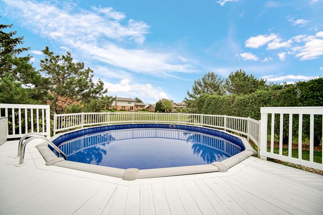 8544 Meadows Edge Trail, Tinley Park, IL 60487