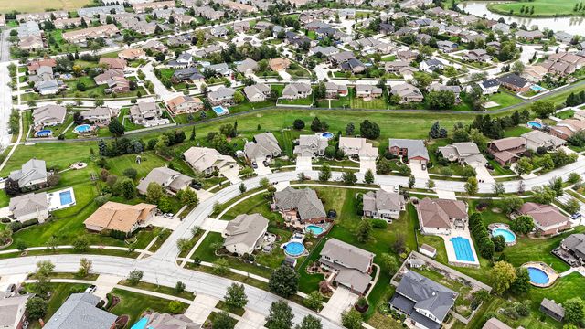 8544 Meadows Edge Trail, Tinley Park, IL 60487