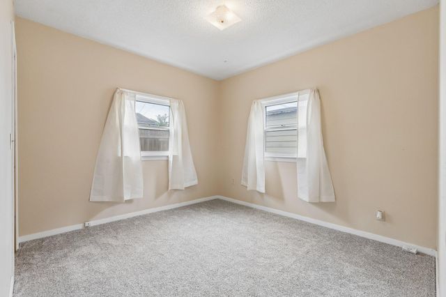 901 N 32ND Street, Council Bluffs, IA 51501