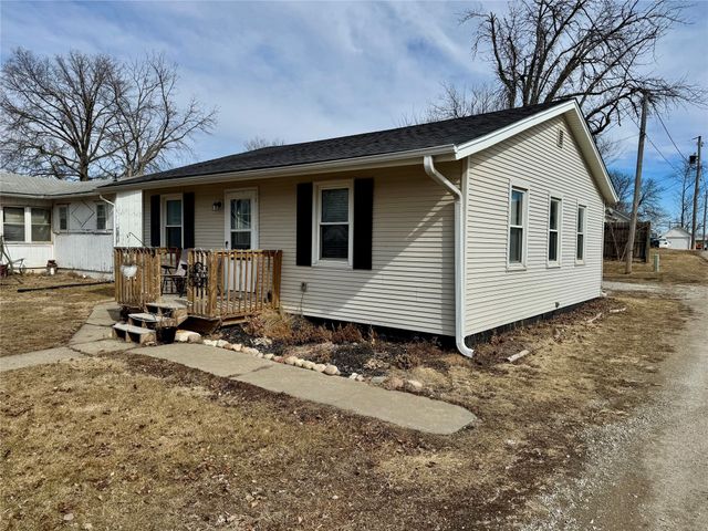 302 Columbus Street N, Pleasantville, IA 50225