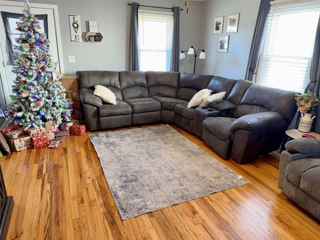 302 Columbus Street N, Pleasantville, IA 50225