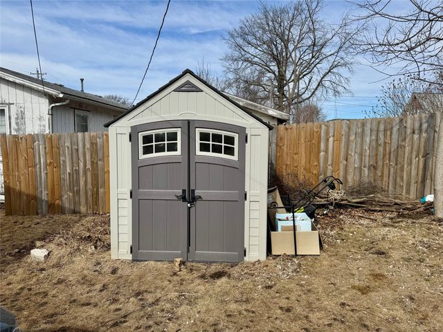 302 Columbus Street N, Pleasantville, IA 50225