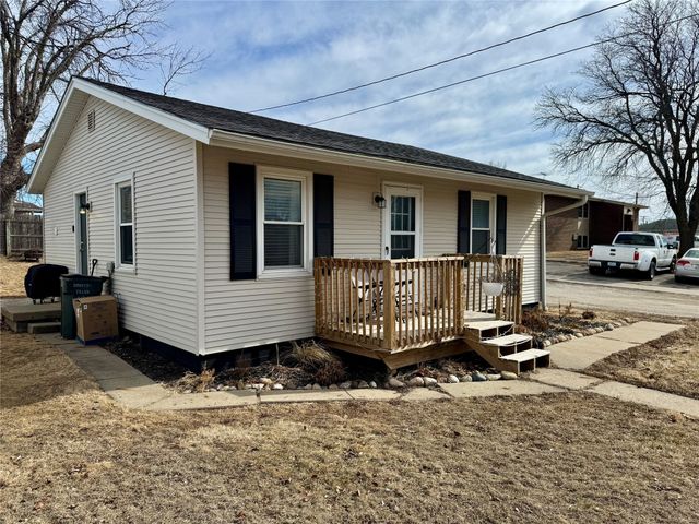 302 Columbus Street N, Pleasantville, IA 50225