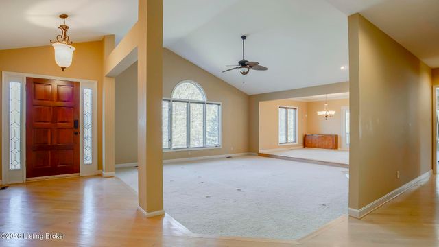 5605 Chenoweth Run Rd, Louisville, KY 40299