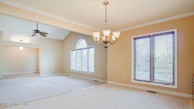 5605 Chenoweth Run Rd, Louisville, KY 40299