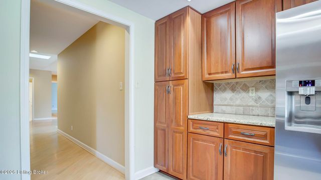 5605 Chenoweth Run Rd, Louisville, KY 40299