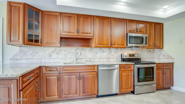 5605 Chenoweth Run Rd, Louisville, KY 40299