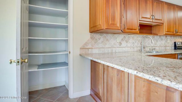 5605 Chenoweth Run Rd, Louisville, KY 40299