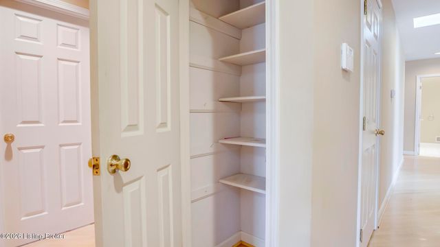 5605 Chenoweth Run Rd, Louisville, KY 40299