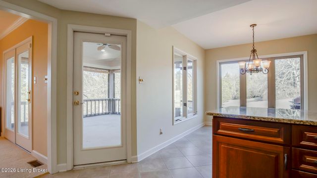 5605 Chenoweth Run Rd, Louisville, KY 40299