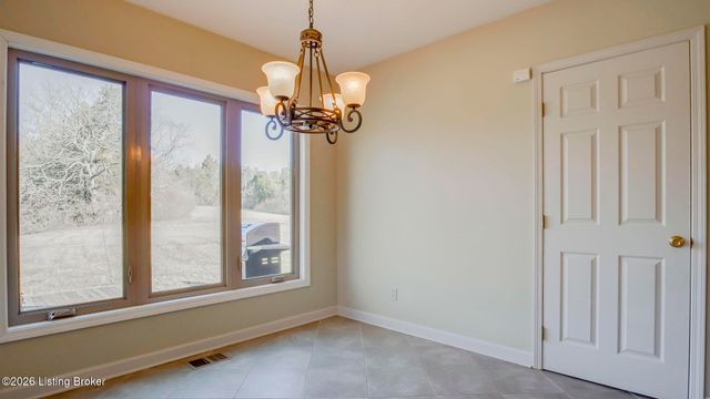 5605 Chenoweth Run Rd, Louisville, KY 40299