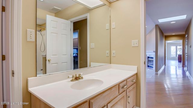 5605 Chenoweth Run Rd, Louisville, KY 40299