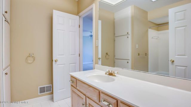 5605 Chenoweth Run Rd, Louisville, KY 40299