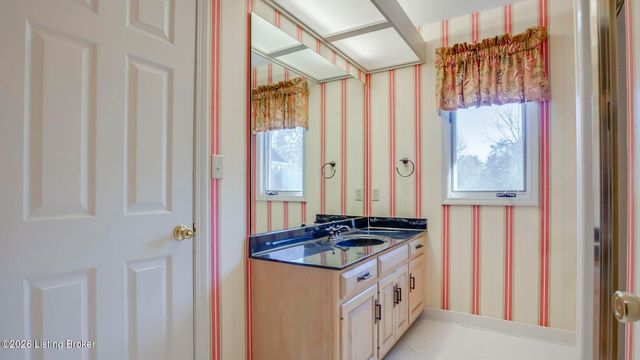 5605 Chenoweth Run Rd, Louisville, KY 40299