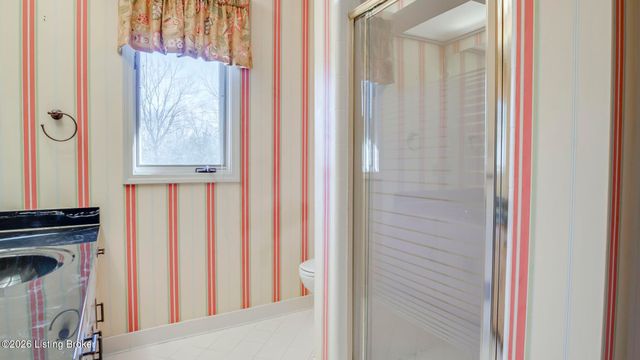 5605 Chenoweth Run Rd, Louisville, KY 40299