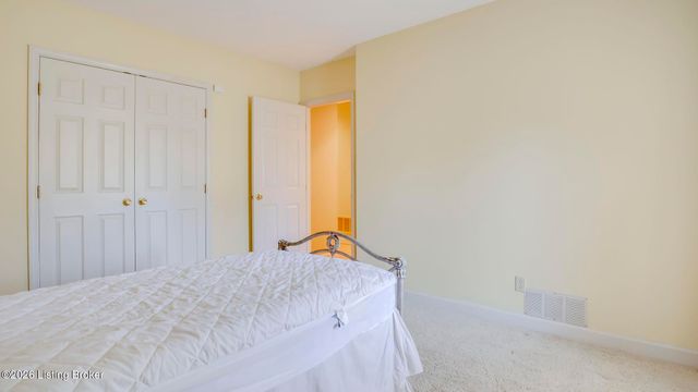 5605 Chenoweth Run Rd, Louisville, KY 40299