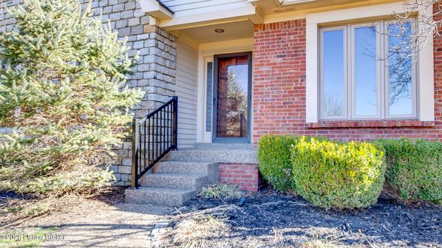 5605 Chenoweth Run Rd, Louisville, KY 40299