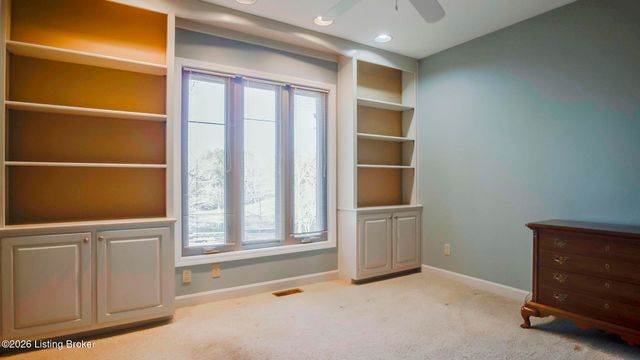 5605 Chenoweth Run Rd, Louisville, KY 40299