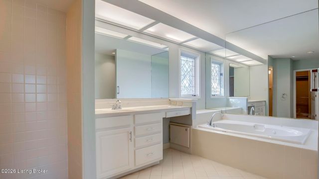 5605 Chenoweth Run Rd, Louisville, KY 40299