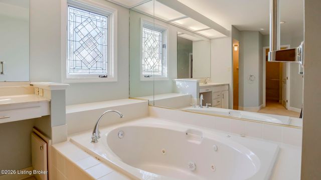 5605 Chenoweth Run Rd, Louisville, KY 40299